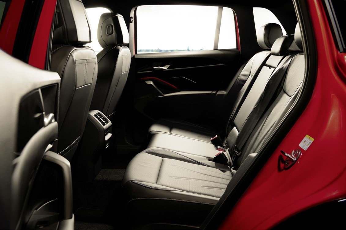 Hàng ghế sau và không gian 5 chỗ của Volkswagen Tiguan mới